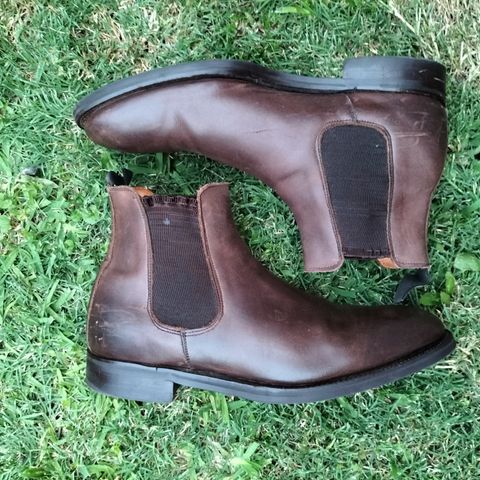 Herring Wainwright Chelsea Boots in Dark Brown Calf