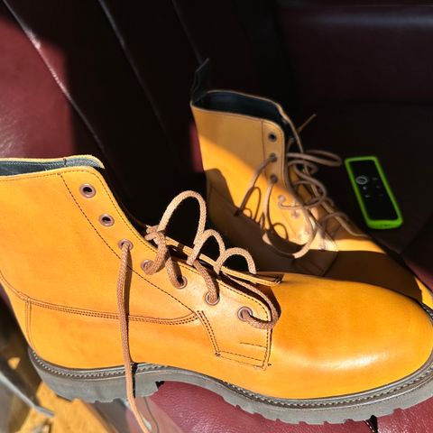 Tricker's Burford Country Boot in Acorn Antique Olivvia Classic