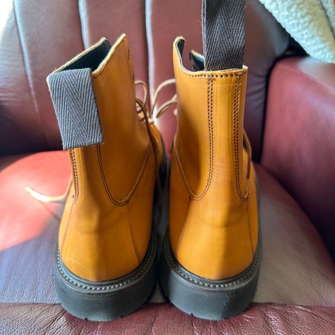 Tricker's Burford Country Boot in Acorn Antique Olivvia Classic
