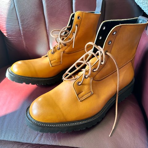Tricker's Burford Country Boot in Acorn Antique Olivvia Classic