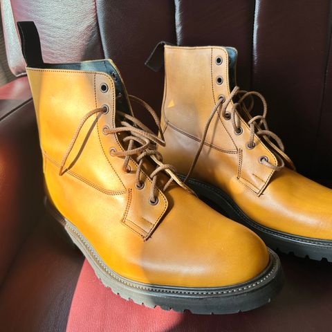 Tricker's Burford Country Boot in Acorn Antique Olivvia Classic