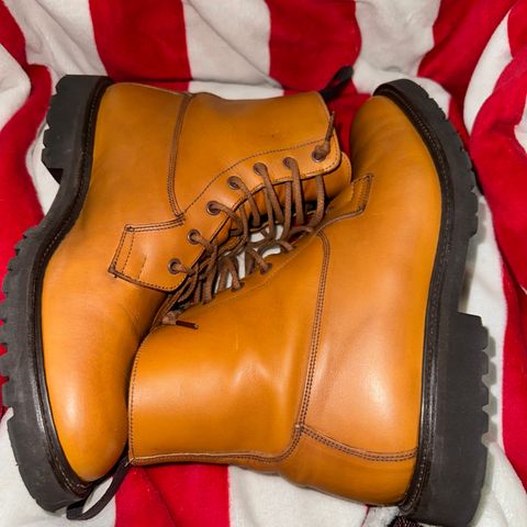 Tricker's Burford Country Boot in Acorn Antique Olivvia Classic
