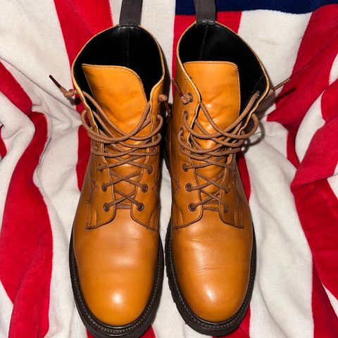 Tricker's Burford Country Boot in Acorn Antique Olivvia Classic