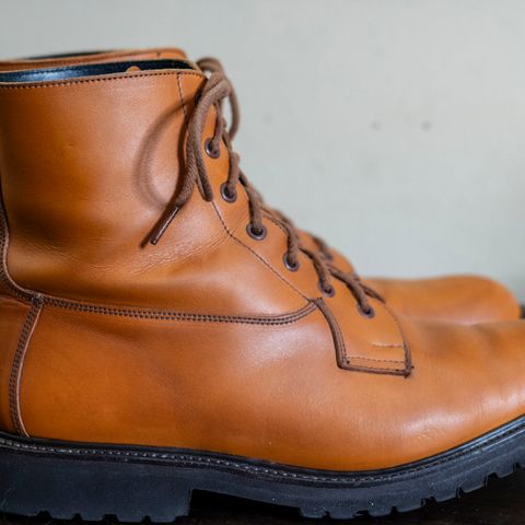Tricker's Burford Country Boot in Acorn Antique Olivvia Classic