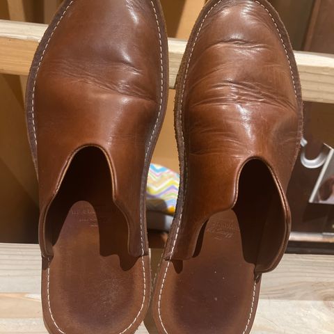 WP Standard Mr. Grumpy Leather Slippers