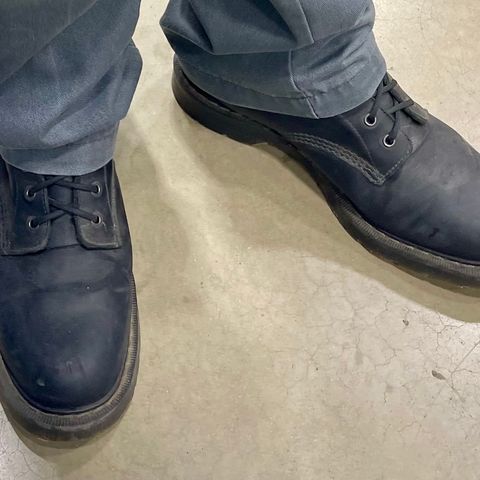 Solovair 8 Eye Derby Boot in Black Greasy