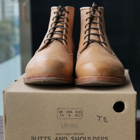 Butts and Shoulders The Classic Boots in Natural Leather