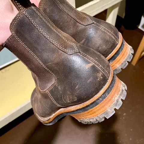 Bordon Isidro in Waxy medium Brown