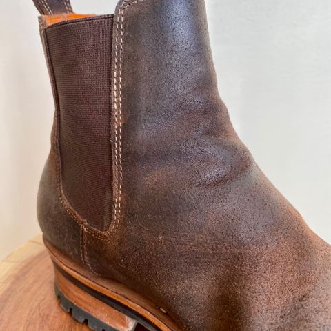 Bordon Isidro in Waxy medium Brown