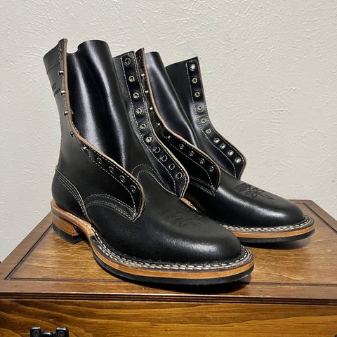 White's 375 in Horween Black Waxed Flesh