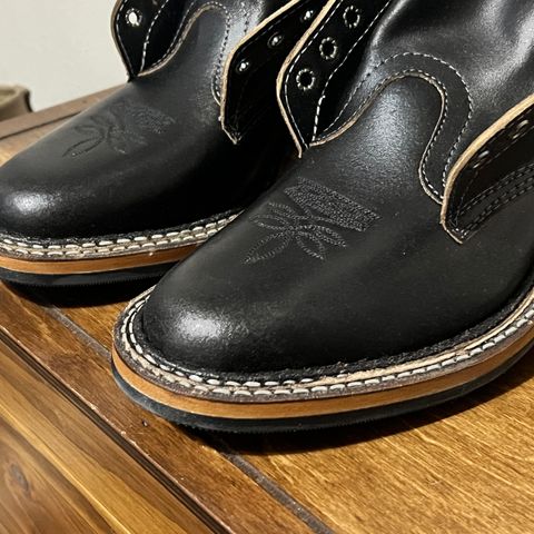 White's 375 in Horween Black Waxed Flesh