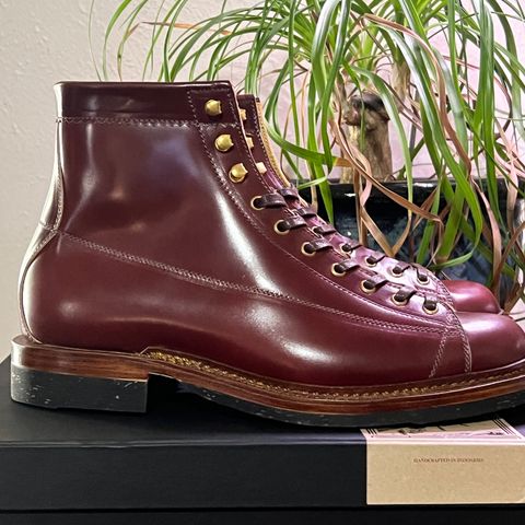 View photo of Sagara Cordmaster in Rocado Burgundy Shell Cordovan