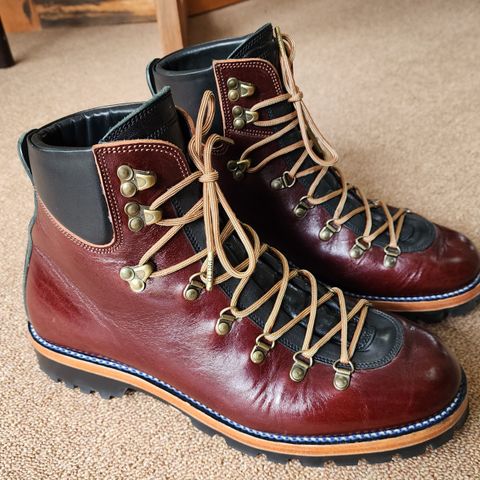 Fortis Hugo in Shinki Burgundy Oiled Horsebutt