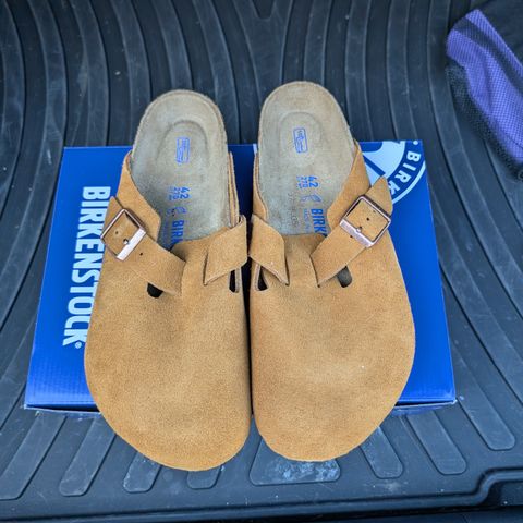 Birkenstock Boston in Mink Suede