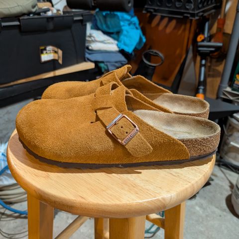 Birkenstock Boston in Mink Suede