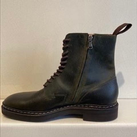 John Lobb Unlisted Model in Unlisted Leather