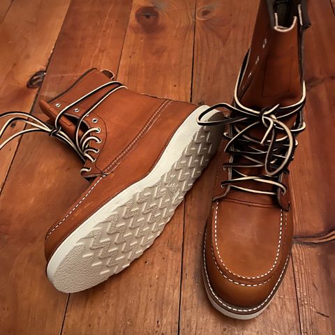 Red Wing 8-Inch Classic Moc in S.B. Foot Oro-Iginal