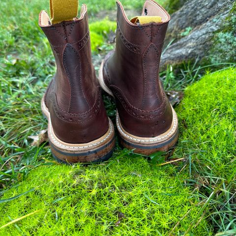 Tricker's Stow Country Boot in C.F. Stead Bordeaux Oiled Shoulder
