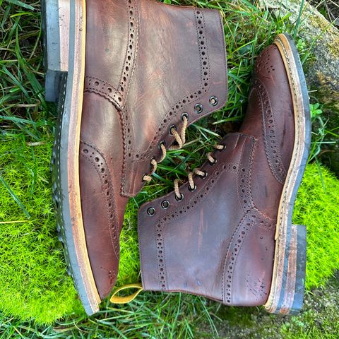 Tricker's Stow Country Boot in C.F. Stead Bordeaux Oiled Shoulder