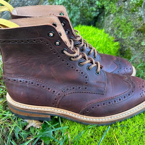 Tricker's Stow Country Boot in C.F. Stead Bordeaux Oiled Shoulder