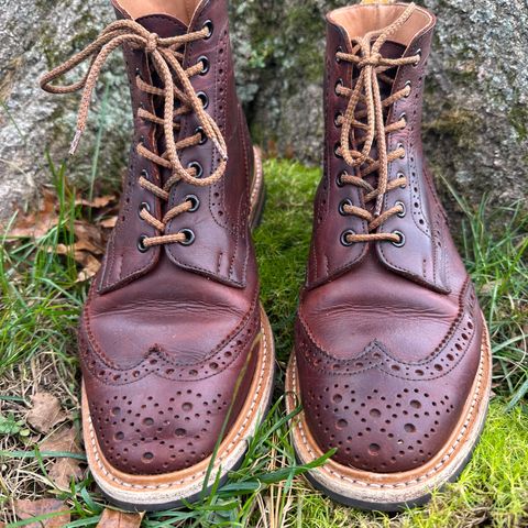 Tricker's Stow Country Boot in C.F. Stead Bordeaux Oiled Shoulder