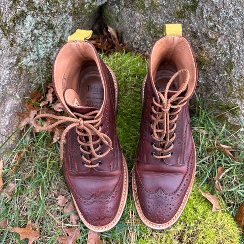 Tricker's Stow Country Boot in C.F. Stead Bordeaux Oiled Shoulder