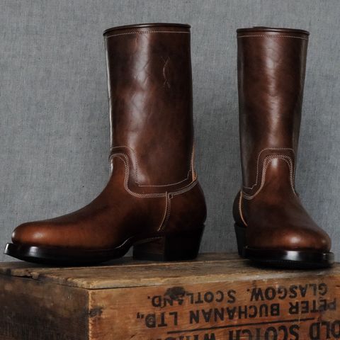 Unsung Coachman in Maryam Toscanello Horsebutt Overdyed Walnut