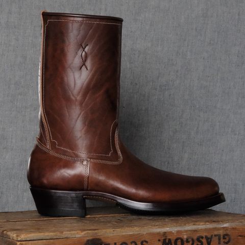 Unsung Coachman in Maryam Toscanello Horsebutt Overdyed Walnut