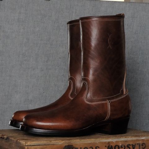 Unsung Coachman in Maryam Toscanello Horsebutt Overdyed Walnut