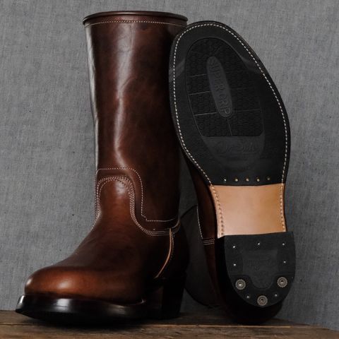 Unsung Coachman in Maryam Toscanello Horsebutt Overdyed Walnut