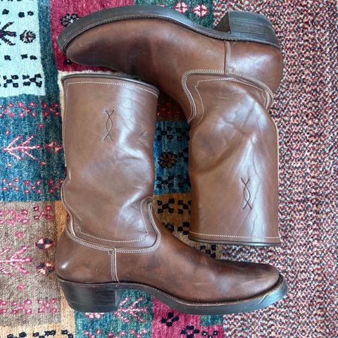 Unsung Coachman in Maryam Toscanello Horsebutt Overdyed Walnut