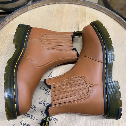 Dr. Martens 2976 DM's Wintergrip Chelsea Boots in Tan Blizzard WP