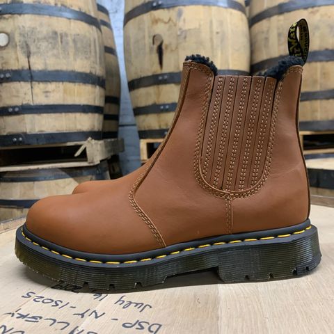 Dr. Martens 2976 DM's Wintergrip Chelsea Boots in Tan Blizzard WP