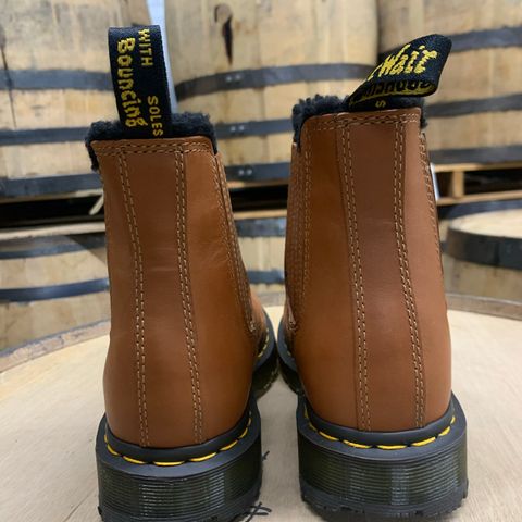 Dr. Martens 2976 DM's Wintergrip Chelsea Boots in Tan Blizzard WP