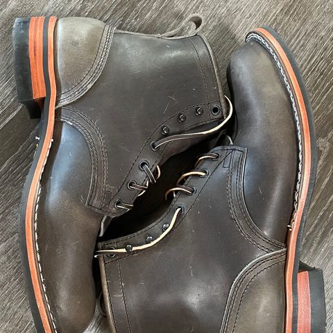 Nicks Falcon in Horween Charcoal Cypress