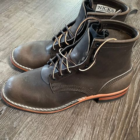 Nicks Falcon in Horween Charcoal Cypress