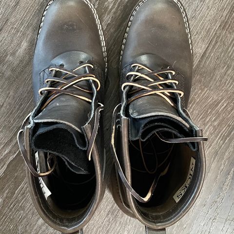 Nicks Falcon in Horween Charcoal Cypress