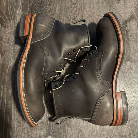 Nicks Falcon in Horween Charcoal Cypress