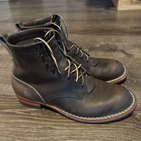 Nicks Falcon in Horween Charcoal Cypress