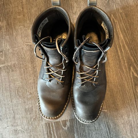 Nicks Falcon in Horween Charcoal Cypress
