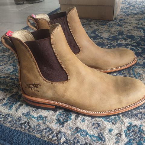Dayton Boots Wholecut Chelsea in Brown Nubuck