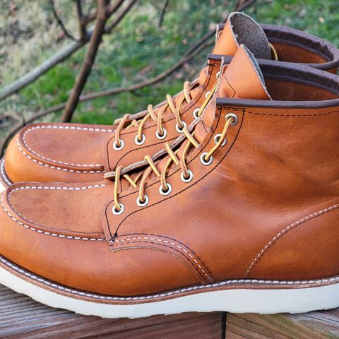 View photo of Red Wing 6-Inch Classic Moc in S.B. Foot Oro Legacy