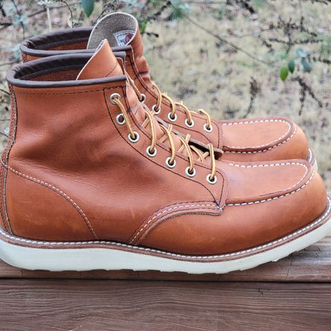 View photo of Red Wing 6-Inch Classic Moc in S.B. Foot Oro Legacy