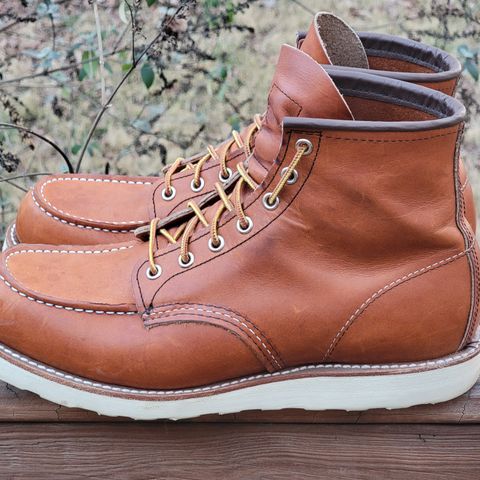 View photo of Red Wing 6-Inch Classic Moc in S.B. Foot Oro Legacy