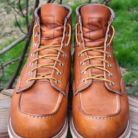 View photo of Red Wing 6-Inch Classic Moc in S.B. Foot Oro Legacy