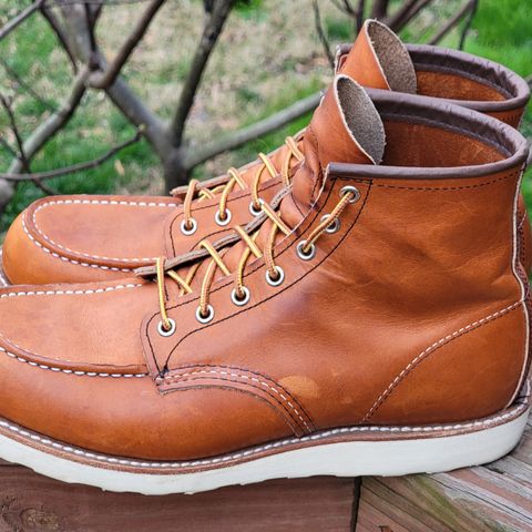 View photo of Red Wing 6-Inch Classic Moc in S.B. Foot Oro Legacy