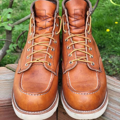 View photo of Red Wing 6-Inch Classic Moc in S.B. Foot Oro Legacy