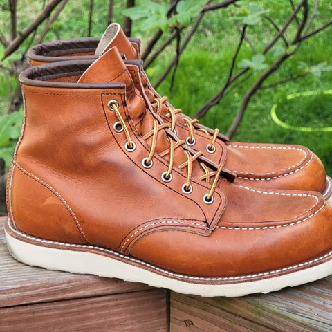 View photo of Red Wing 6-Inch Classic Moc in S.B. Foot Oro Legacy