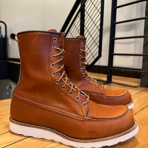 Red Wing 8-Inch Classic Moc in S.B. Foot Oro Legacy