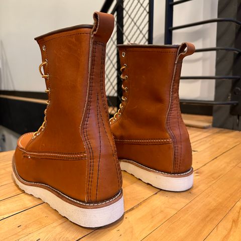Red Wing 8-Inch Classic Moc in S.B. Foot Oro Legacy